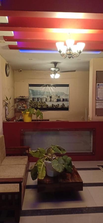 On Point Plaza Bed & Breakfast Murūd Exterior foto
