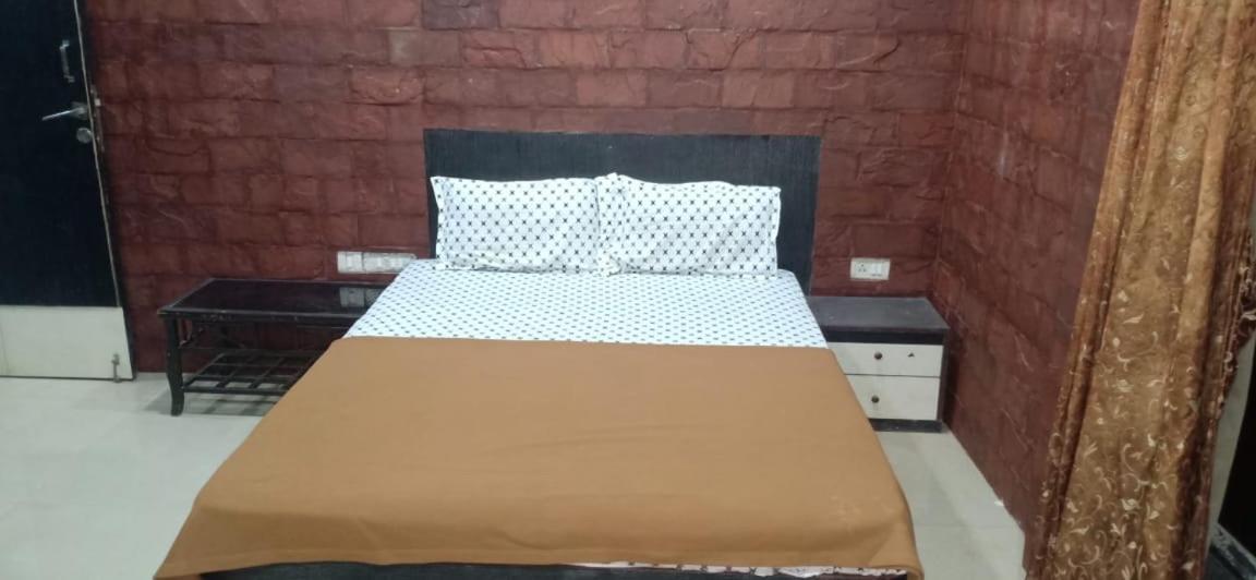 On Point Plaza Bed & Breakfast Murūd Exterior foto